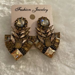 3  for $25 earrings 💕click for additional pics!